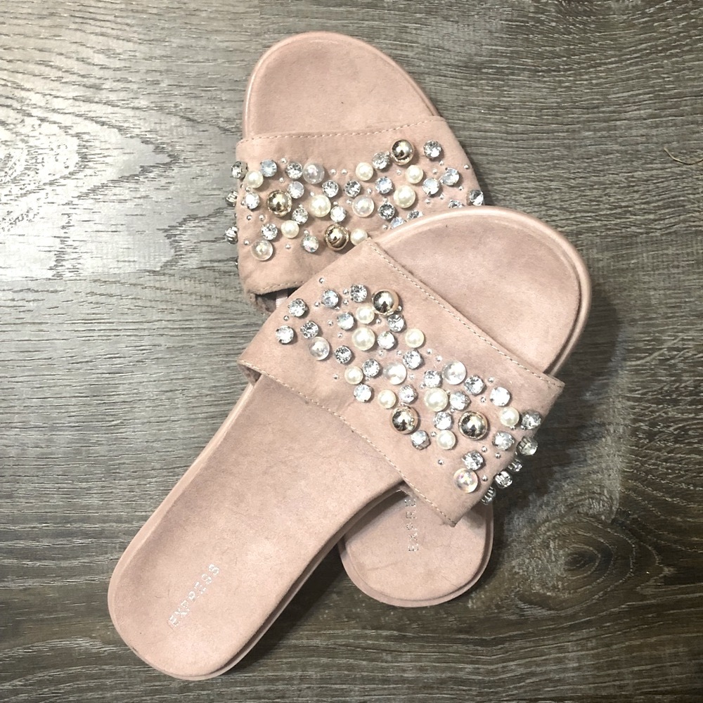 NWT Jeweled Blush Express Sandals